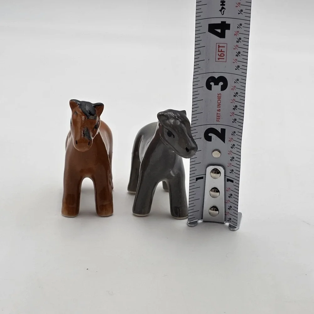Cracker Barrel Ceramic‎ Mini Horse Salt/Pepper Shaker Set